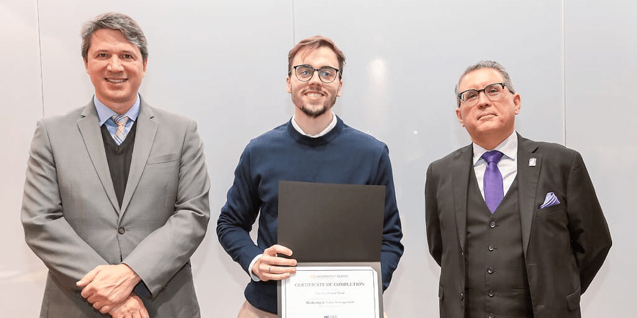 Entrevista com Nicolas Noal Entrevista com Nicolas Noal