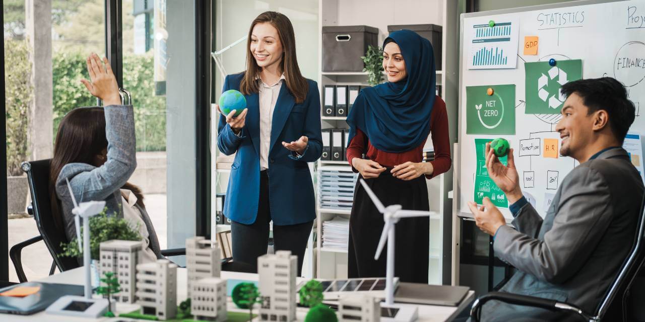 ESG nas empresas Equipe no escritório discutindo práticas sustentáveis para ilustrar o ESG nas empresas